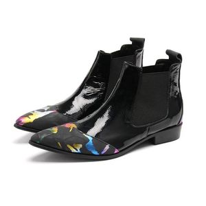 أزياء جديدة عتيقة الربيع الخريف طباعة أحذية كاحل جلدية حقيقية للرجال مدببة العسكري الأسود تشيلسي بوتس