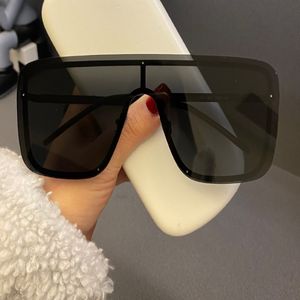 Sommar 364 Mask Solglasögon Black Dark Grey Lens Shield Wrap Glasses Sport Solglasögon för män Kvinnor Sonnenbrille UV -glasögon med ruta 207Y