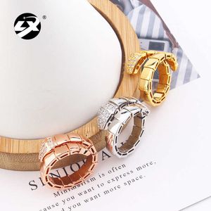 BU звонит персонализированное дизайнерское кольцо и минималистское микроинкультированное циркон кольцо женская мода креативная голая змея