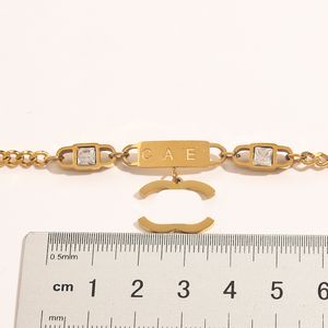 Nunca desbotamento 18K Gold Plated Brand Designer Letter de colares pendentes de pingente mulheres clássicas de cristal de cristal em aço inoxidável de aço gargantilha acessórios de jóias em cadeia