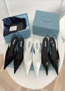 P Designer Brand Brand Pointed Sandals 2023 أحدث الأزياء النسائية النعمة من الجلد الأصلي الضحل الفم العالي الكعب الصندل فستان W6811618