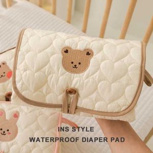 Insulation urine pad 1 foldable portable diaper replacement pad waterproof baby diaper pad suitable for simple bedding replacement in newborns WX5.21