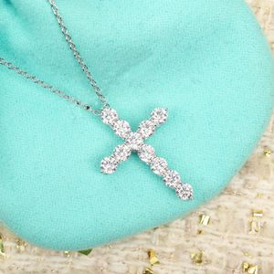 S925 Sterling Silver Plated Cross Designer Pendant Halsband för kvinnor som lyser Diamond Crystal Link -kedjan Choker Halsbandsmycken