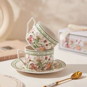 Caneca de cerâmica retro francesa 350ml Cúpula de café de flor de flor e pires de câmercelia