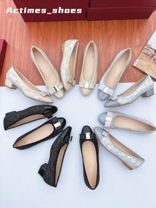 Płaskie buty kobiety mokasyny motyla okrągłe palce baletu skórzane balet rozmiar 35 - 40 płytkich damskich butów matki niskie obcasy poślizg na bownot koronkowe buty buty
