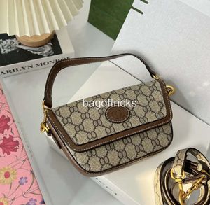 Designers axelväska kvinnor lyx mini handväskor mode brev äkta läderväskor underarm koppling vintage slingväska plånbok