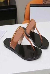 Frau Flat Slipper Designer Schuhe Vorragende Qualität echter Leder Mode lässig kleine Bienengummi -Bottom -Flip -Flops Größe 3545WI2978717