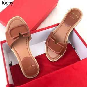 Ny modevarumärke Sexig toffel Slide Women Shoes Top Quality Outdoor Sandal V Luxury Mule Summer Casual Shoe Man Designer äkta läder Sliders loafer