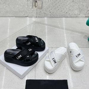 Cel Casual Shoes av högsta kvalitet lyxiga sandaler Canvas Slippare Summer Slide Rubber Designer Sliders Beach Pool ine Woman Men Mule Sandale Loafer Flat Platform Shoe Lady