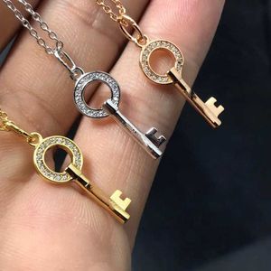 Designer's High Version Sterling Silver Brand Key Fashionable Circular Pendant Necklace For Womens Luxury Nisch CollarBone Chain Store