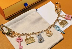 Дизайнерские брелоки женщины v буквы дизайнеры ключей кошелек Llavero Car Key Chaigh