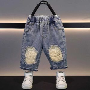 Shorts shorts 2024 Summer Childrens Boys Jeans Shorts Rase a moda da moda Crianças Jeans Castas Preschool Roupas de bebê 2-10 anos WX5.22