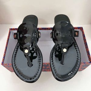 Tori Sandal TB Designer Toryburche امرأة النعال المحافظات