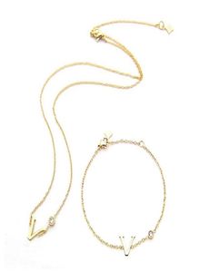 Europe America Fashion Jewelry Sets Lady Womens GoldSilvercolor Metal V Initials With Single Diamond Chain Necklace Bracelet Q935183033