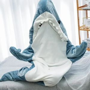 Capuz de tubarão de desenho animado Mulheres Kigurumi Playsuit Kids Pais com capuz Flanela quente Funny Homewear Malesie Sagão de dormir 240514