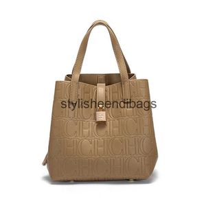 Totes Classic Fashion Retro Craft New 2024 Womens Handbag Letter Tryckt Metalltillbehör stor kapacitet fast färg H240523