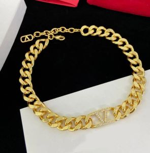 Designer Choker Necklaces Cuban Chain Letter Gold Plated V Letters Necklace Bracelet Jewelry for Men Women Party Wedding Gift