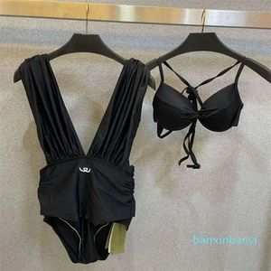 Yaz Seksi Kadınlar Mayo Tasarımcı Bikini Mayo Düz Renk Mektubu Aplike Üçgen Yüzme Sandıkları Yular Mayo İki Parçalı Set