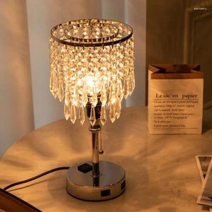 Tischlampen transparente Kristalllampe moderne minimalistische Schlafzimmer Nachtknopfschalter USB -Lade -Romantik -Hochzeitslichter D.