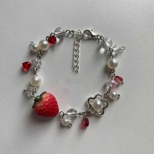 Armreifen Erdbeer -Zauber handgefertigt Y2K Q240522