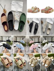 2023 Womens Fashion Slippers broderade dukdesigner Slides glid på Slipper Girls 60mm Slipper Covered Platform Sandals3594410