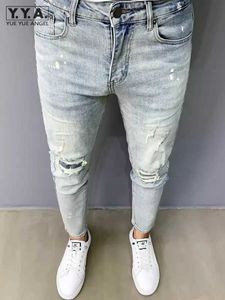Męskie szorty jasnoniebieski męski dziura rozerwana plaster dżinsowe spodnie Slim Fit Casual Dżinsy Spring Summer Pencil Spods Streetwear Kowboju Długie spodnie J240522