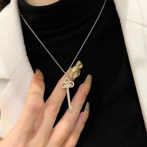 Designer's Brand Key Necklace 18k Rose Gold Heart Crown Collar Chain Pendant Iris Light Luxury Sweater