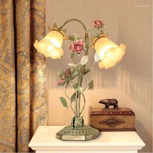 Lâmpadas de mesa Lâmpadas coreanas Flores do jardim quarto Casamento leve Personalidade criativa de casamento quente e romântico Pink
