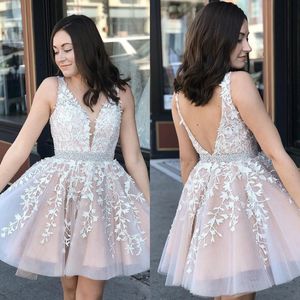 V Neck Lace A-Line Short Homecoming Dresses Tulle Applique Knee Length Short Prom Dresses Plus Size Vestidos De Festa BM0987 243h