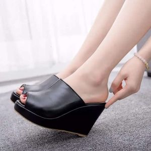 Nya tofflor Summer Female Peep Toe Platform Wedges Sandaler Fashion High Heels Beach Glides For Women Shoes Black 173