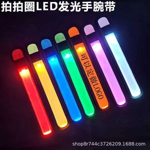 Светодиодные флеш -рука игрушек со светодиодным световым браслетом детской флуоресцентной браслеты с ночной атмосферой для беговой бара