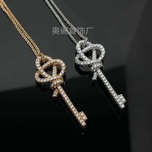 Designer's High Edition Brand Knot Key Necklace with 18k Rose Gold Twisted Collar Chain for Women Carbon Diamond Snow Sweater