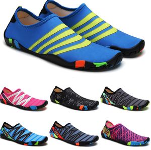 2024 Sapatos de água sapatos de água homens homens escorregam na praia Wading Barefoot Sapatos de natação rápida seca tênis de esporte leve respirável unissex 35-46 Gai-198955