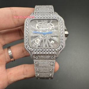 Iced Out Large Diamond Bezel Den senaste mäns hiphop -klocka V3 Silver Case Skeleton Diamond Dial Watches Quartz Movement Wristwatch Screw byte till Diamond CZ