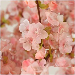 装飾的な花の花輪人工緑の植物