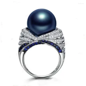 Кластерные кольца 2024 Голубое жемчужное циркон -кристаллическое кольцо для женщин ретро -атмосфера европейская и красивая ручная ювелирная аксессуара оптом