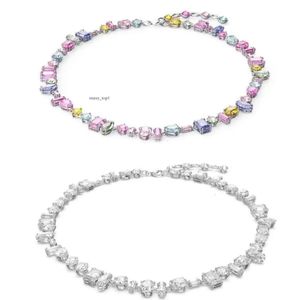 Swarovskis Collece Sailormoon Проточное светлое красочное ожерелье для женщин для женщин с использованием элемента ласточки Кристаллическая радуга белая змея костяная цепь топ -качество 24SS 950
