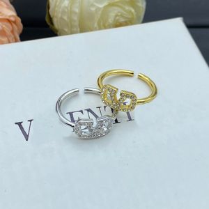 Anello di design, anello di lusso femminile, anello maschile, set di lettere d'oro e argento con diamanti, anello di coppia alla moda, moda di fidanzamento, buon regalo del festival, abbinamento perfetto.