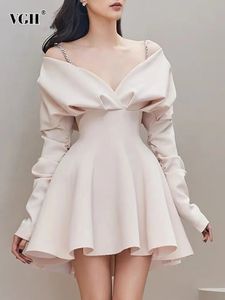 VGH solid splicing work chain womens warm dress with V-neck long sleeves high waist pleated and elegant womens clothing 240514