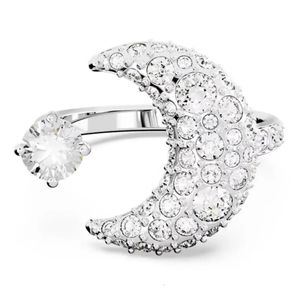 SWA Crystal Rings Timeless Charm 우아한 디자인을 향상시킵니다.