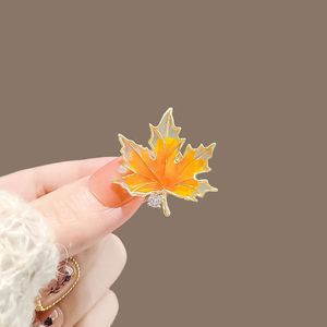 Small maple leaf women's chest flower, collar anti slip buckle, fixed clothing, brooch, high-end accessories