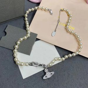 Designer Pearl Chokers Necklace Luxury Women smycken Metall Pearl Necklace Gold Necklace Exquisite Accessories Festliga utsökta presenter