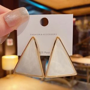 Schwarzgrün neuer Retro -Stil übertrieben geometrische Dreieck -Ohrringe für Frauen Girl Geschenke Französisch Mode Schmuck Design Personalisierte Ohrringe cool