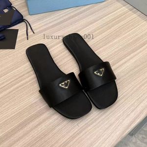 Designer-Hausschuhe Häkeln Flachform Slides Dad Plattform Sandalen Raffia Neuauflage Strand Frauen Luxus Mules Raffie Dicker Boden Sommer gewebt 5.23 03