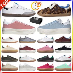 2024 Designer Casual Shoe Nästan gul Scarlet Navy Gum Aluminium Arctic Night Shadow Brown Collegiate Green White Grey Sneakers Gym Män kvinnor Skor 36-45