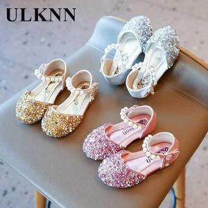Platta skor 2024 Spring/Summer New Womens läderskor Baby Princess Shoes Childrens Casual Shoes Sequin Shoes Pearl Dance Floor Q240523