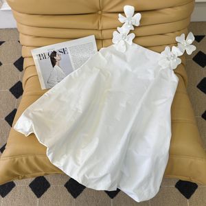 Design of three-dimensional flower suspender skirt, flower bud skirt hem