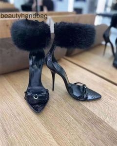 Tom Fords Sandalbox Designer mit hohen Sandalen nackte Frauen luxuriöser Fersen mit hohen Heel-Schuhen Leder-Metall-Vorhängeschloss Schmales Wort Band Han7