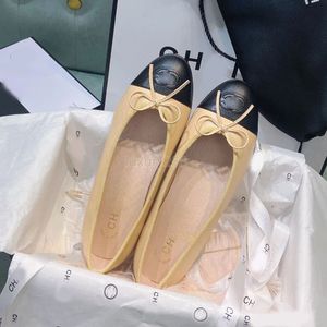 Designer skor mode klassiker designer svart balett lägenheter skor kvinnor quiltade äkta läder glid på ballerina lyx rund tå dam klänning skor slingbacks