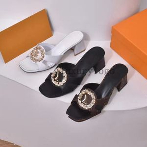 Met Slipper Sliders Women Sandals شهيرة مصمم القفل It Flat Mule Sandles Slide Sandal Summer Shake Flats البغال براءات الاختراع من الجلد الصندل أحذية 5.17 02